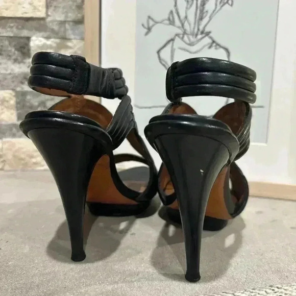 Elizabeth and James E-Star Stiletto Platform Black
Leather Heels Size 6.5B - Picture 7 of 9